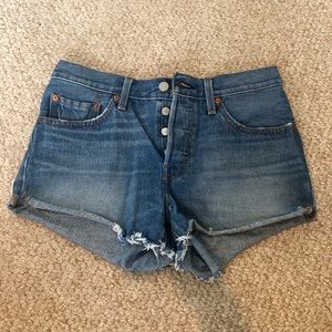 High waisted Levi shorts